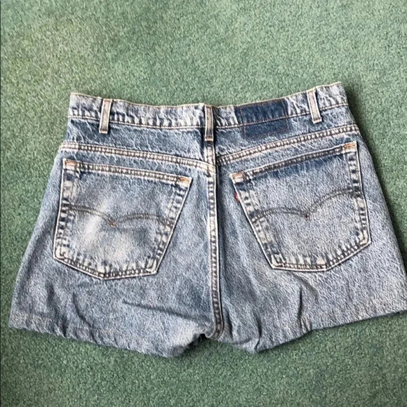 Levi’s High-Waisted Stonewashed Denim Short Size 31 - Picture 3 of 9